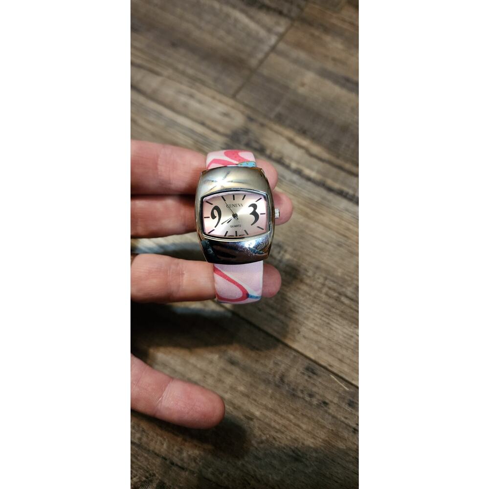 Geneva Elite Watch Heart Canvas Band With Tiny Carrying Bag Needs Battery B 33